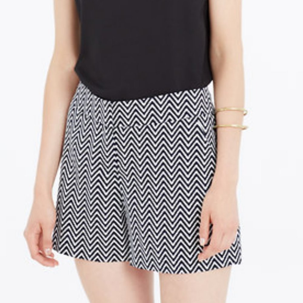 Ann Taylor - Size 4 Blue Chevron Drapey Shorts
